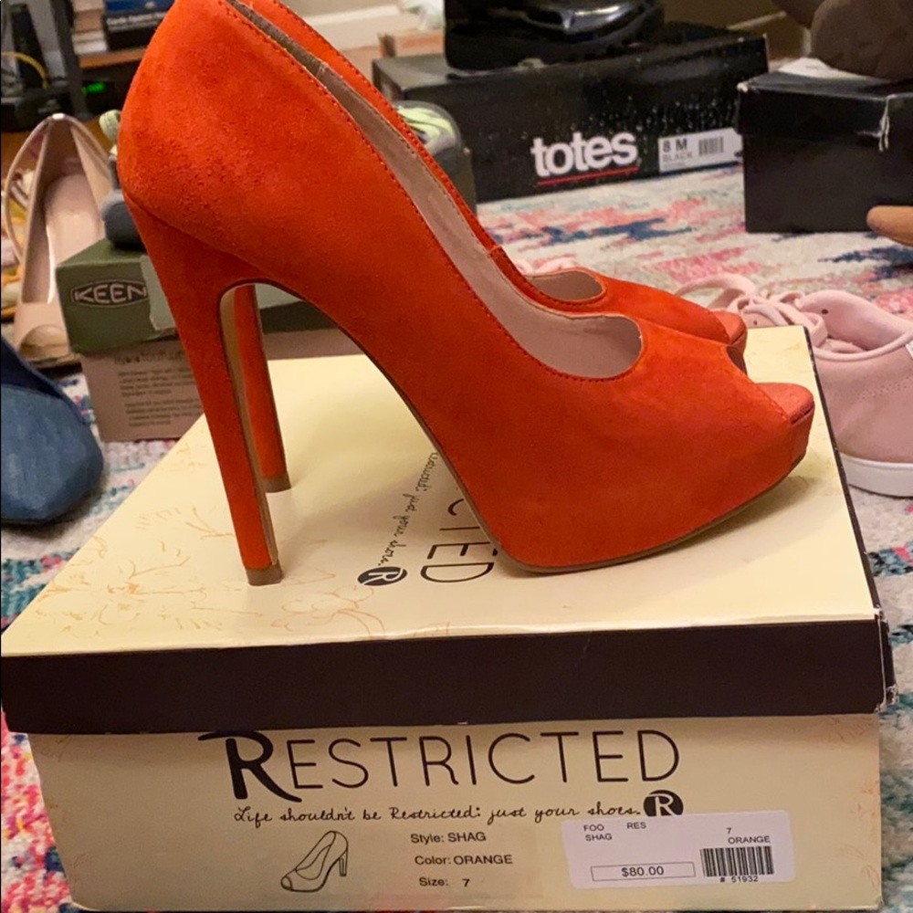 Shoes - Picture 4 of 9